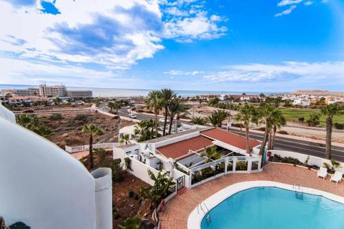an aerial view of a house with a swimming pool at Opuncja Apartament in San Miguel de Abona