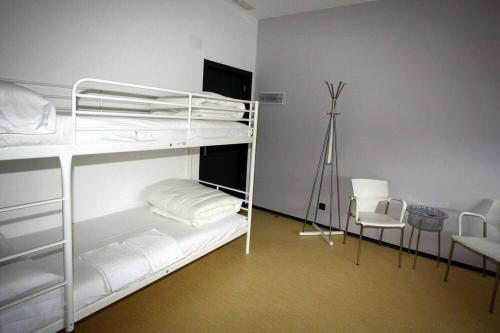 a room with two bunk beds and a tripod at Vigo Beds & Rooms in Vigo
