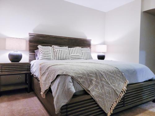 Postel nebo postele na pokoji v ubytování Experience the Majesty of Ogden Valley!!