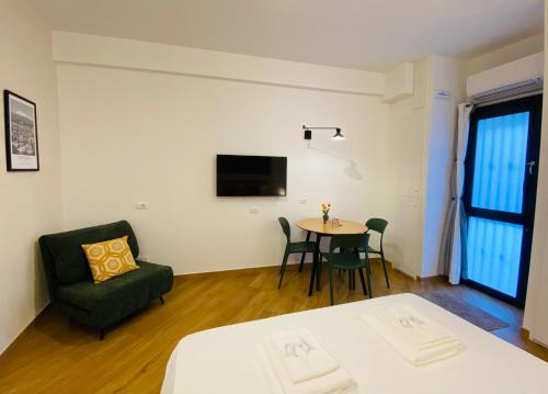 En eller flere senge i et værelse på Galatola Suite