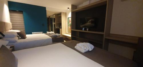 Łóżko lub łóżka w pokoju w obiekcie Neco Boutique Hotel