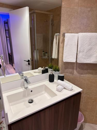 Ένα μπάνιο στο Felisia’s luxury apartment
