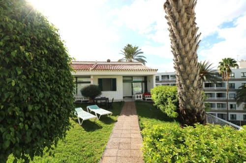 Amplio Bungalow con Piscina climatizada cerca del Yumbo y a pasos de Playa del Inglés