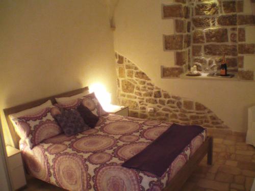 A bed or beds in a room at La Grotta