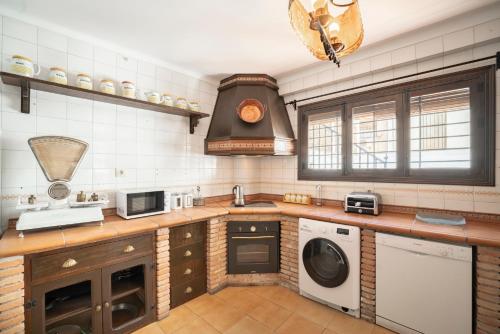 a kitchen with a washer and dryer on the counter at Balcón a la Sierra - Terraza y Hermosas Vistas in Illora