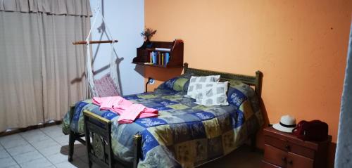 a bedroom with a bed and a dresser and a bed sidx sidx at La Esperanza in Ciudad Lujan de Cuyo
