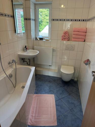 a bathroom with a tub and a sink and a toilet at Ferienwohnungen Medikus in Luftkurort Lückendorf