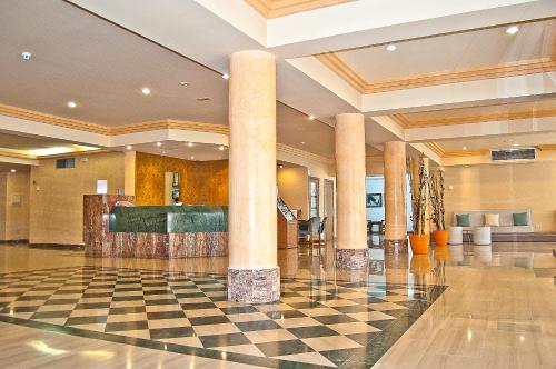 a lobby with columns and a checkerboard floor at BQ Sarah -Adults Only in Can Picafort