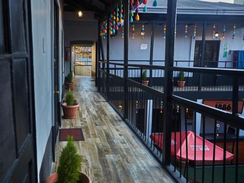 an empty hallway with potted plants on a balcony at Wild Rover La Paz in La Paz