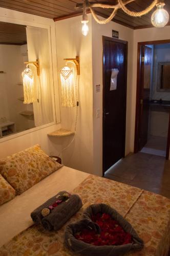 a bedroom with a bed with a bowl of flowers on it at Pousada Paraíso do Vento in Cumbuco