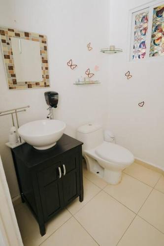 a bathroom with a sink and a toilet at Casa entera Alberca en Acapulco Diamante in Acapulco