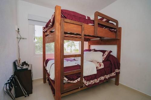a bunk bed room with two bunk beds at Casa entera Alberca en Acapulco Diamante in Acapulco