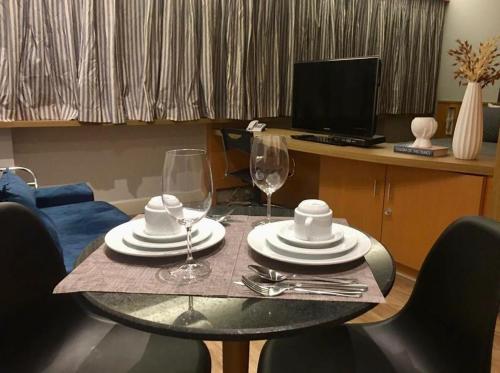 Μια τηλεόραση ή/και κέντρο ψυχαγωγίας στο Flat com 02 suítes no Jardins