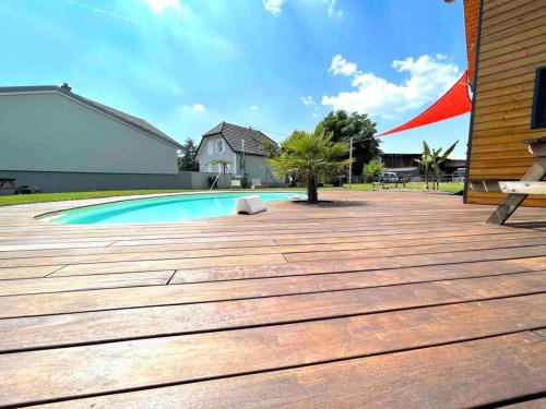 A piscina localizada em Charme et détente avec piscine proche de Mulhouse ou nos arredores