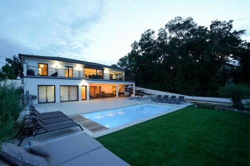 Très belle villa à Ghisonaccia avec piscine chauffée