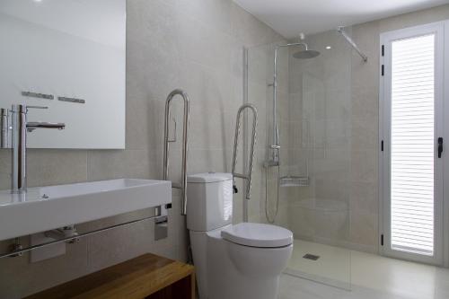 Gallery image of Apartamentos Proa - Emar Hotels Only Adults in Es Pujols