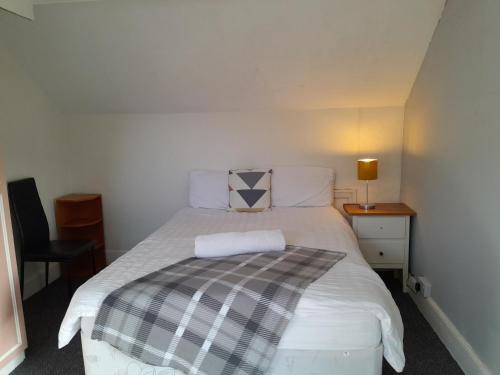 Ένα ή περισσότερα κρεβάτια σε δωμάτιο στο Budget Loft room, Shared guest house by University R10
