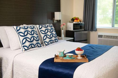 Ένα ή περισσότερα κρεβάτια σε δωμάτιο στο Rodeway Inn Middletown - Newport