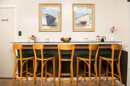 Φωτογραφία από το άλμπουμ του Rodeway Inn Middletown - Newport σε Μίντλταουν