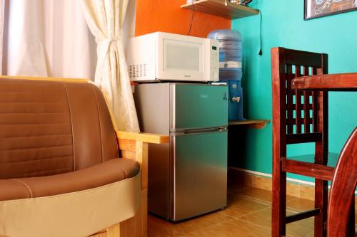 Cette chambre comprend un four micro-ondes et un réfrigérateur. dans l'établissement Sensity Home Recámara amplia y muy céntrica, à Tehuacán