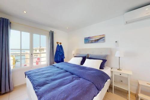 a bedroom with a large bed and a window at Perchel Sport in Las Palmas de Gran Canaria