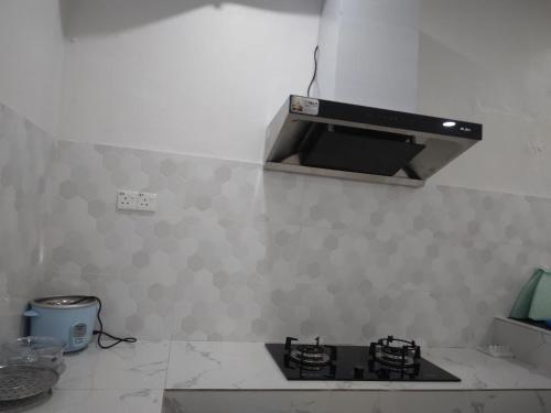 Η κουζίνα ή μικρή κουζίνα στο HOMESTAY WADIHANA