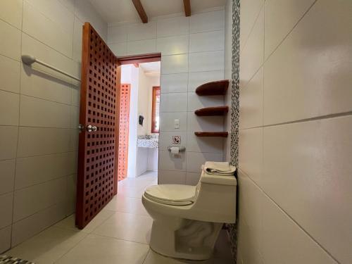 a bathroom with a toilet in a room at Hotel Silberstein in Puerto Ayora