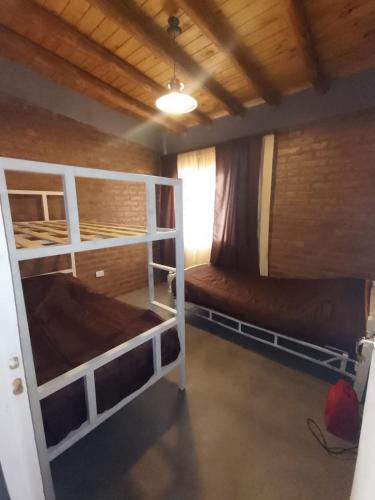 Postel nebo postele na pokoji v ubytování Cabaña Los Pinos