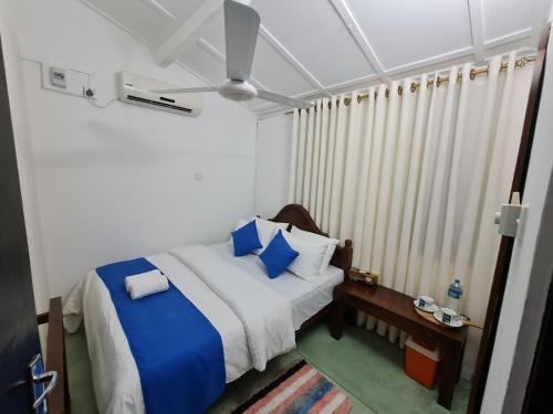 Ein Bett oder Betten in einem Zimmer der Unterkunft Hello Kandy Homestay