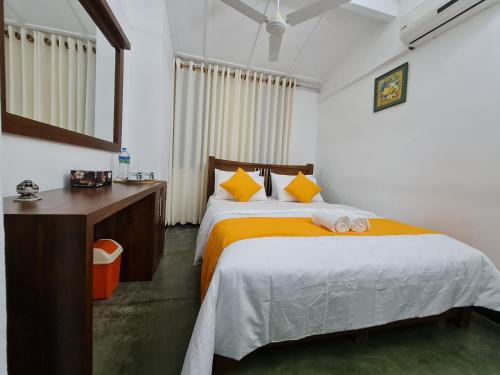 Ein Bett oder Betten in einem Zimmer der Unterkunft Hello Kandy Homestay