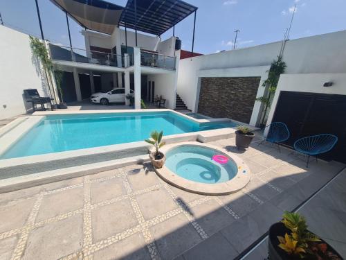 a swimming pool in the backyard of a house at Casa blanca Oaxtepec Tlayacapan in Oaxtepec