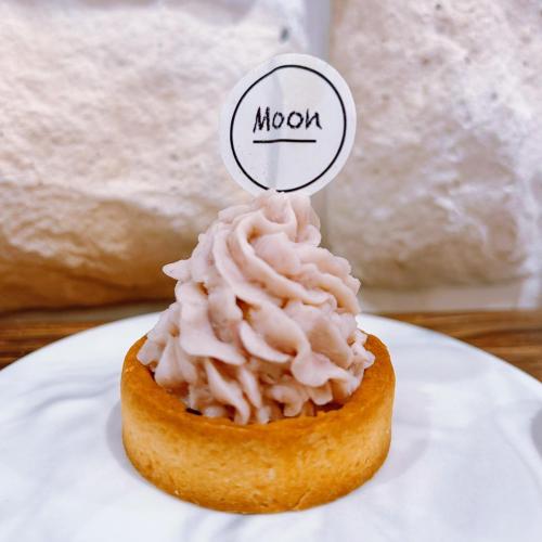 a doughnut with frosting on a plate with the word mom at Daybyday Moon Homestay in Yuchi