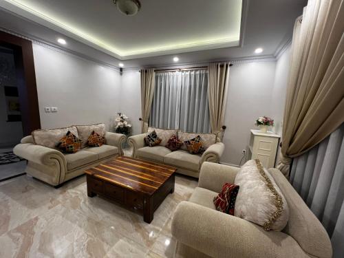 a living room with couches and a coffee table at Villa Munjul Indah - Majalengka in Jatipamor