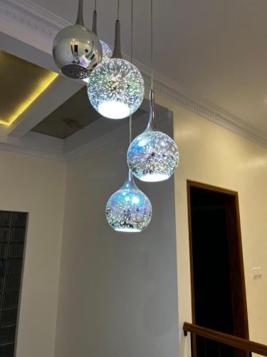 a group of lights hanging from a ceiling at Villa Munjul Indah - Majalengka in Jatipamor