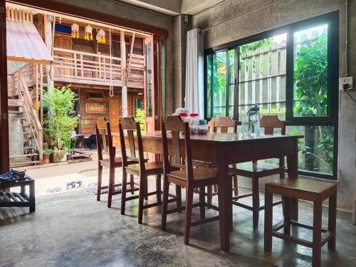 Balkón nebo terasa v ubytování พืชไทยเชียงคาน(Plantthai)
