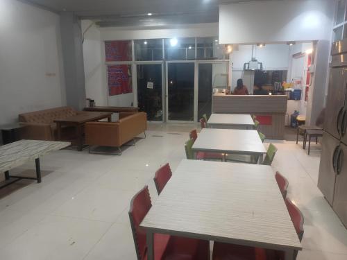 Rubikz Hostel & Cafeにあるレストランまたは飲食店