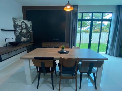 a dining room with a wooden table and chairs at Luxurious Villa with BBQ & JACUZZI By The Beach Batu Ferringhi in Batu Ferringhi