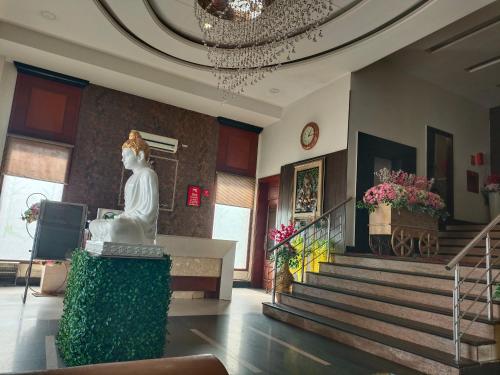 a statue of a woman sitting in a lobby at The mirage in Ludhiana