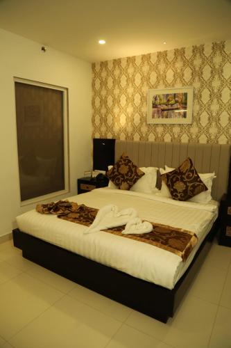 Cama o camas de una habitación en MARIYALAYAM MUNROE ISLAND RESIDENCY