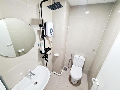a bathroom with a white toilet and a mirror at Bright 7 Guests Scott Garden Duplex 1 Room Old Klang Road, Taman Desa, Kuchai Lama, Bangsar South, Pearl Point, Mid Valley, Kuala Lumpur in Kuala Lumpur