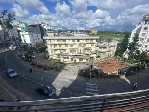 an aerial view of a city street with buildings at Khách Sạn Minh Nghĩa Trung Tâm Đà Lạt - 밍냐 저럄한 호텔 in Da Lat