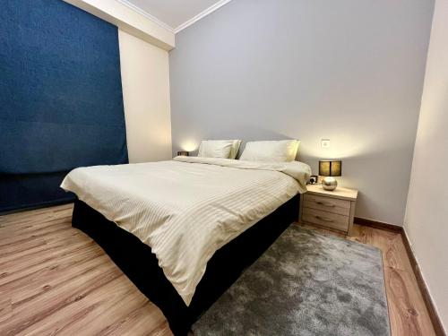 Postel nebo postele na pokoji v ubytování Dubai Marina Seaview Apartment