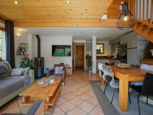 Chalet cosy avec mezzanine, poêle à bois, wifi et parking - Méribel