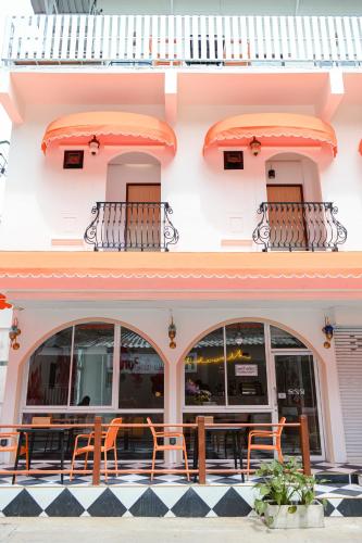 a restaurant with tables and chairs on a building at Sidewalk Boutique Hotel in Ko Samed