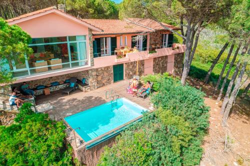 an aerial view of a house with a swimming pool at Tenuta Delle Ripalte in Capoliveri