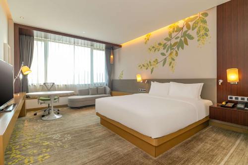 Letto o letti in una camera di Hilton Garden Inn Foshan