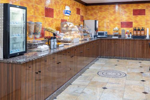 a restaurant with a counter with aasteryasteryasteryasteryasteryasteryasteryasteryastery at Days Hotel by Wyndham North Bergen in North Bergen