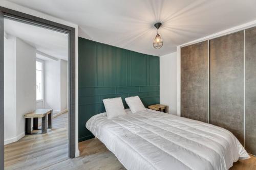 Säng eller sängar i ett rum på Appartement stylé Côté Théâtre