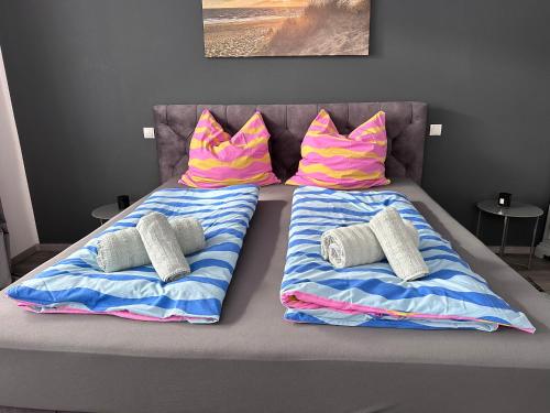 a bed with two pillows on top of it at Ferienwohnung Friedrichsberg Schleswig in Schleswig