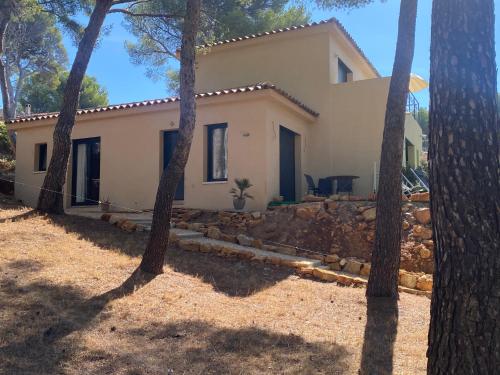 a house in the middle of a group of trees at Appartement T2 Sanary sur mer in Sanary-sur-Mer